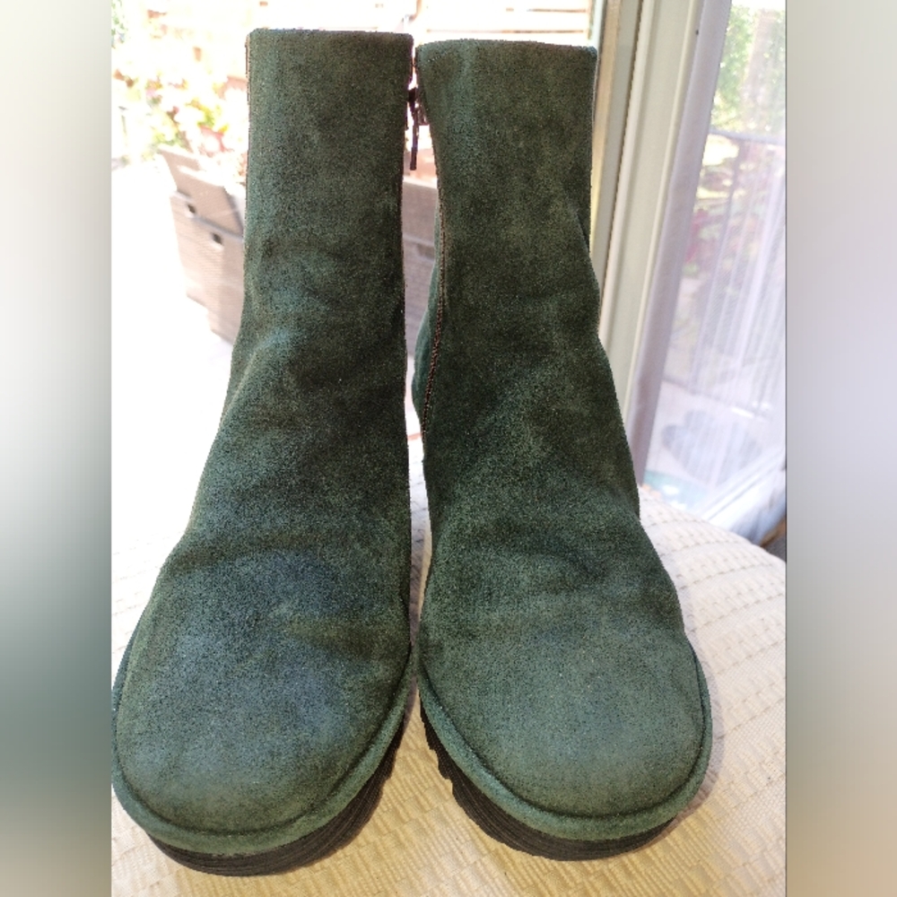 Fly London Women's Green and Gold Ankle Boot Size 39W.9.5like New. - Picture 5 of 10